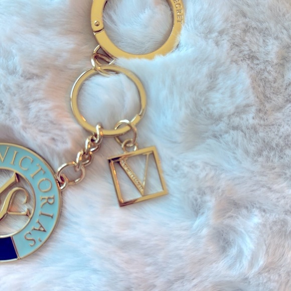 VICTORIA'S SECRET
Keychain Charm - Picture 4 of 4